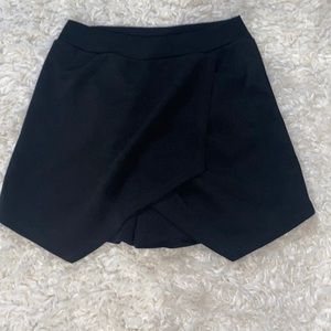 Potters pot, shorts with skirt look in the front